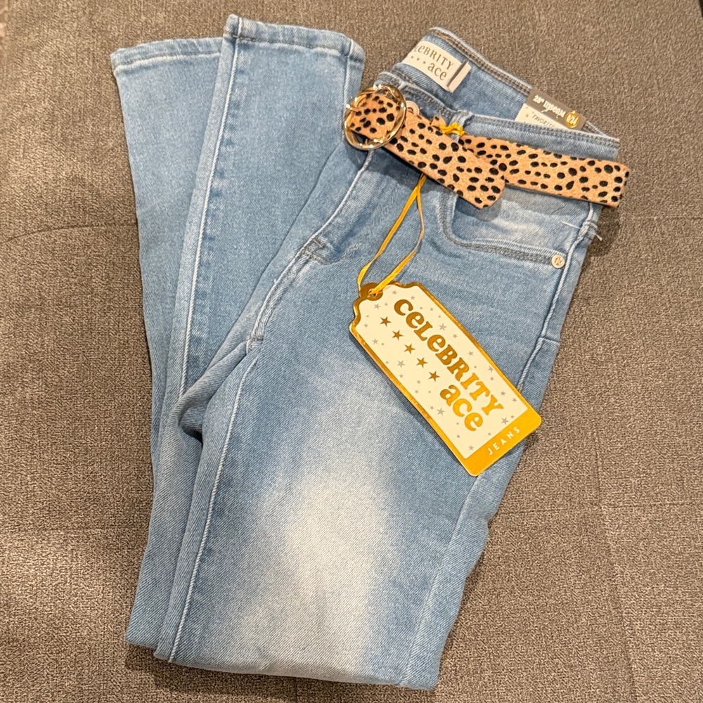 🛒 Women's Blue Jeans with Leopard Belt